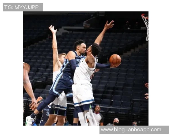 爱德华兹首节表现出色9投4中三分球命中率待提高